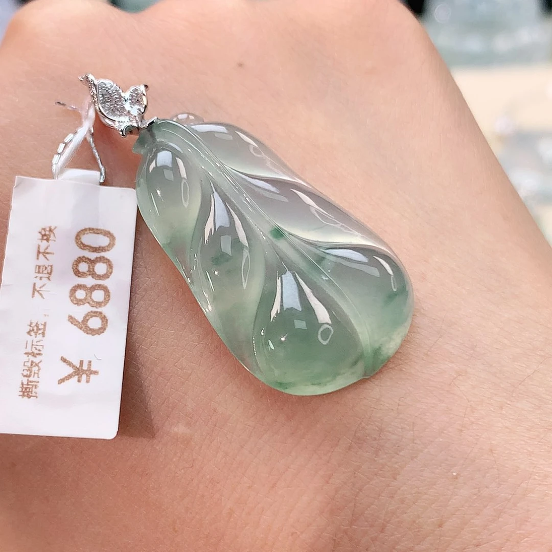 翡翠18K金镶嵌颈饰叶子