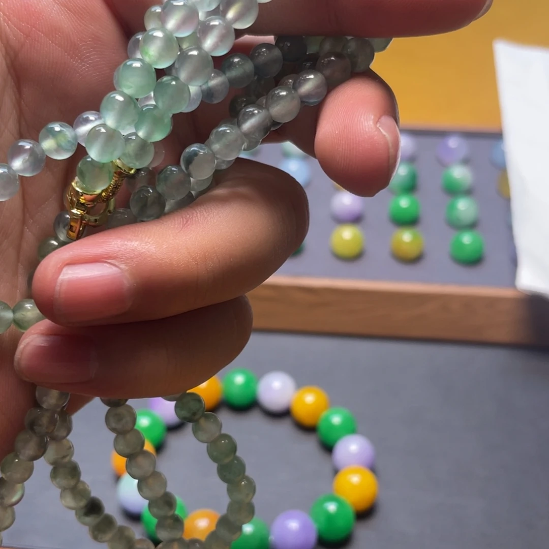 石英质玉未镶嵌颈饰