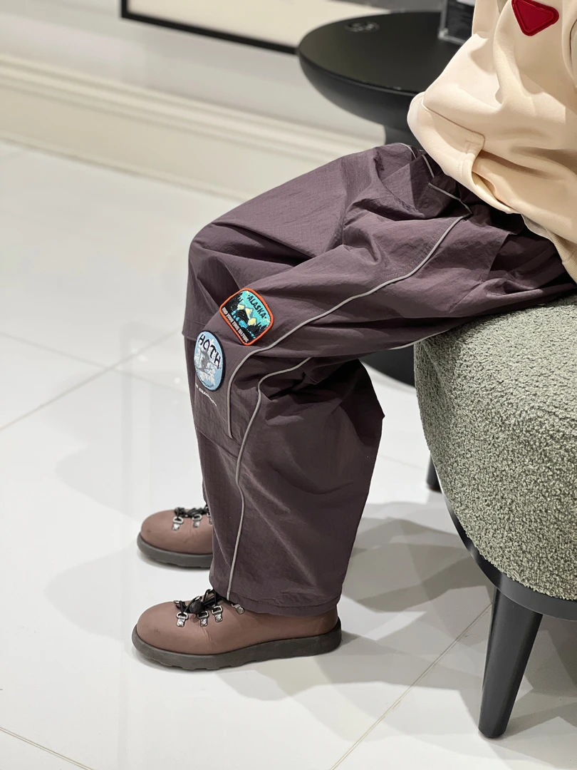 亿洋潮牌童装“户外跑酷”儿童限量款一体绒工装裤B5968