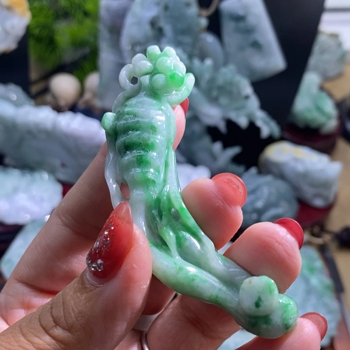 【闪购商品】颈饰未镶嵌翡翠人参