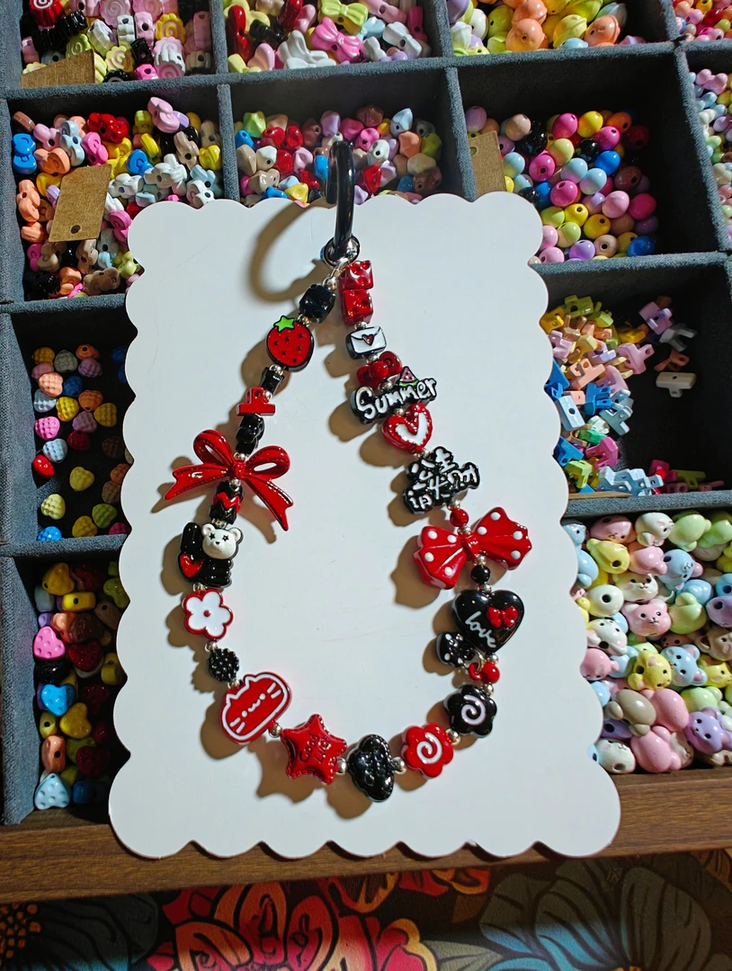 慵懒家红黑配合金手工手机挂绳挂件手机链高颜值手腕式轻奢精致