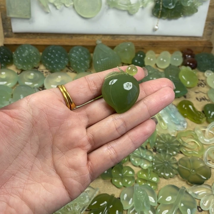 蛇纹石玉合金颈饰