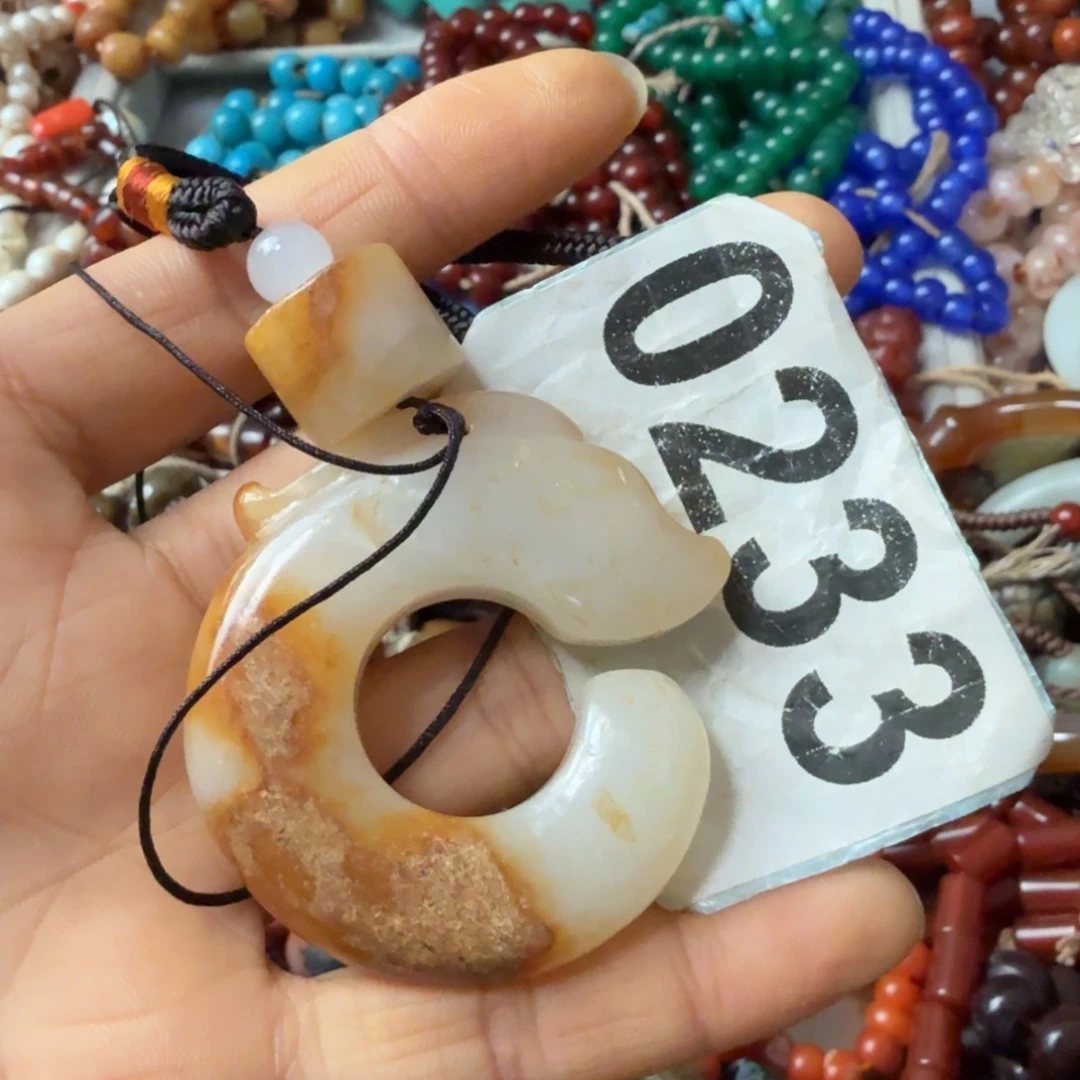 和田玉（糖玉）未镶嵌颈饰