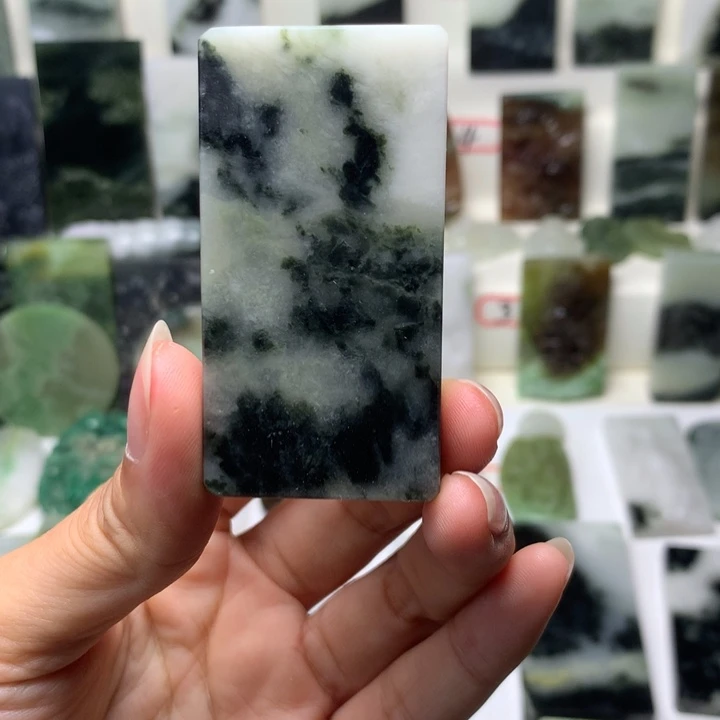 独山玉未镶嵌颈饰