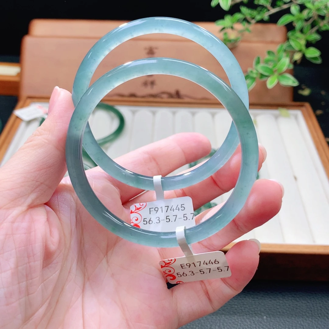 翡翠未镶嵌手镯（圆镯）