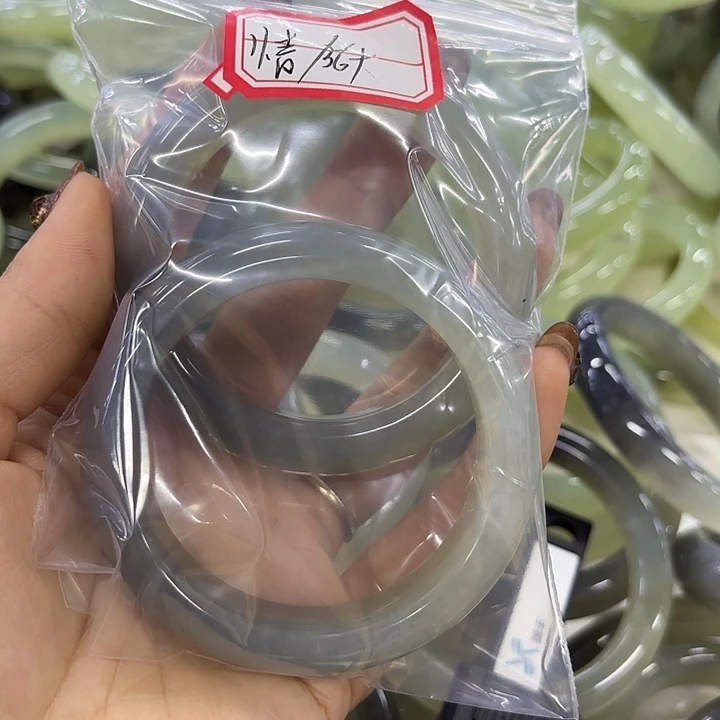 小***情蛇纹石玉未镶嵌岫玉手镯