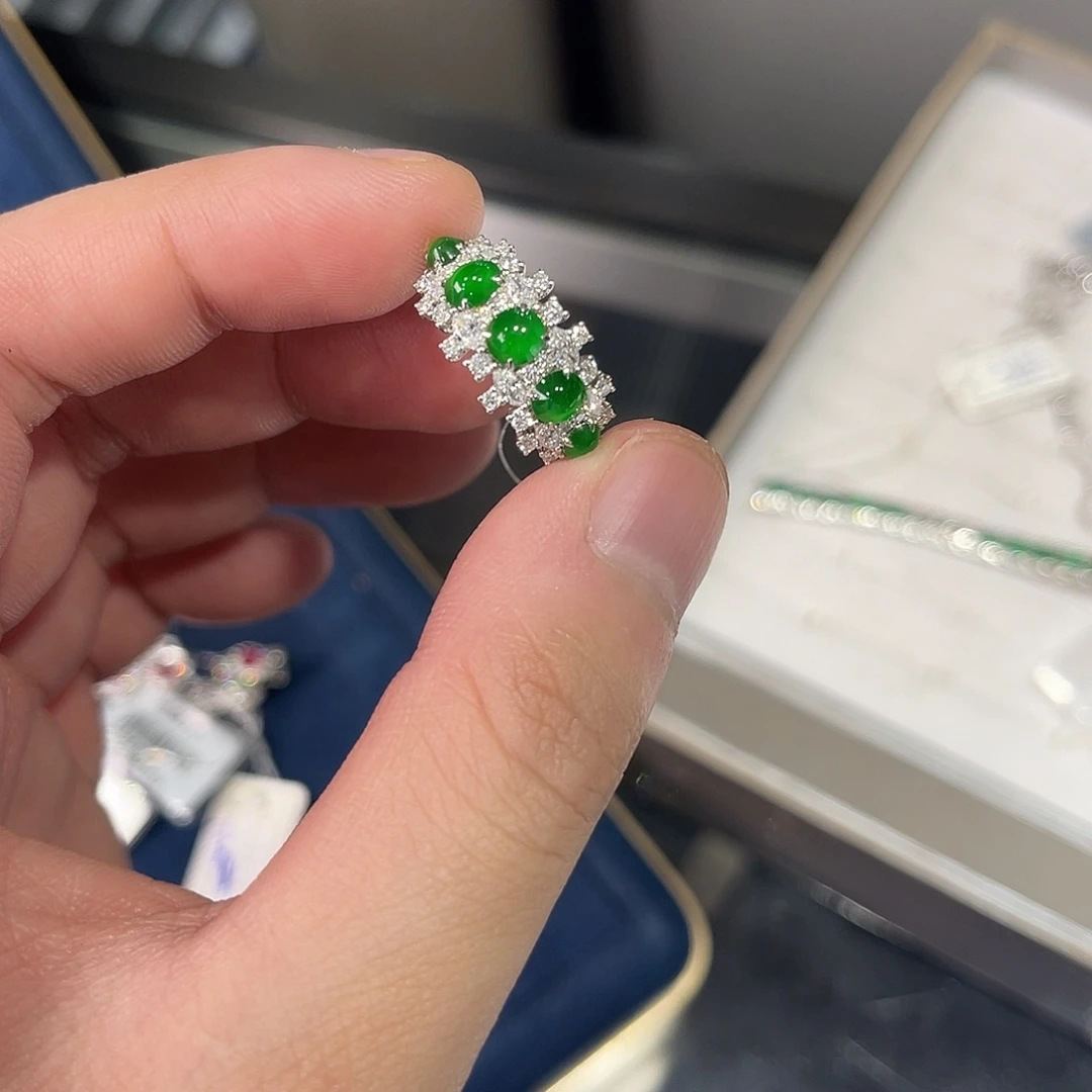 18K金镶嵌戒指翡翠