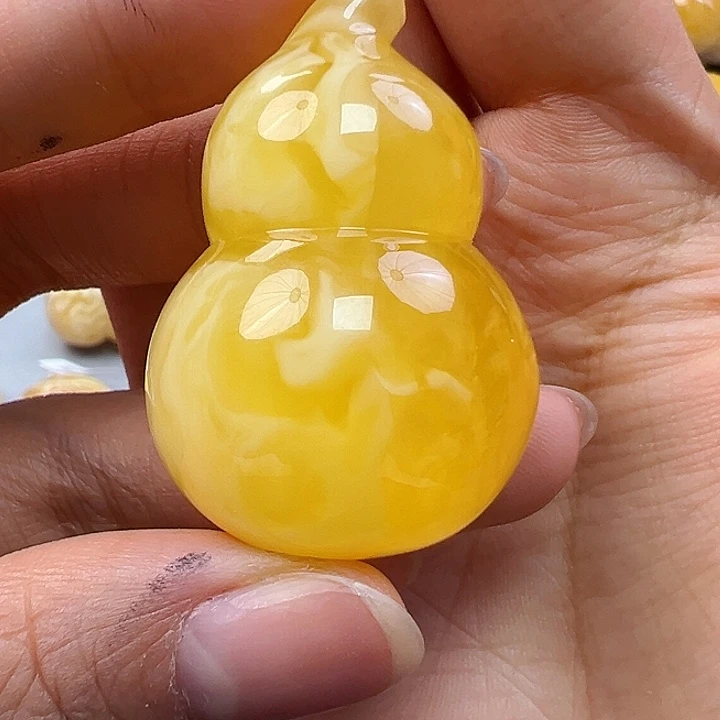 蜜蜡未镶嵌珠宝奇石
