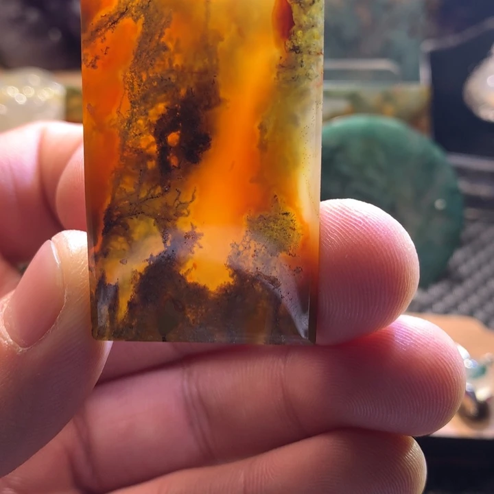 魏***氏玛瑙/玉髓未镶嵌颈饰