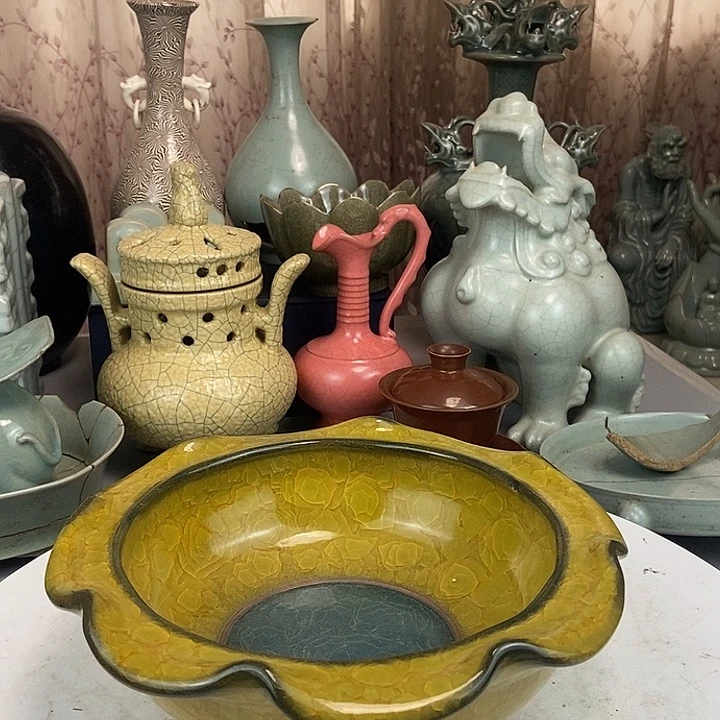 官瓷冰裂纹双层花口洗