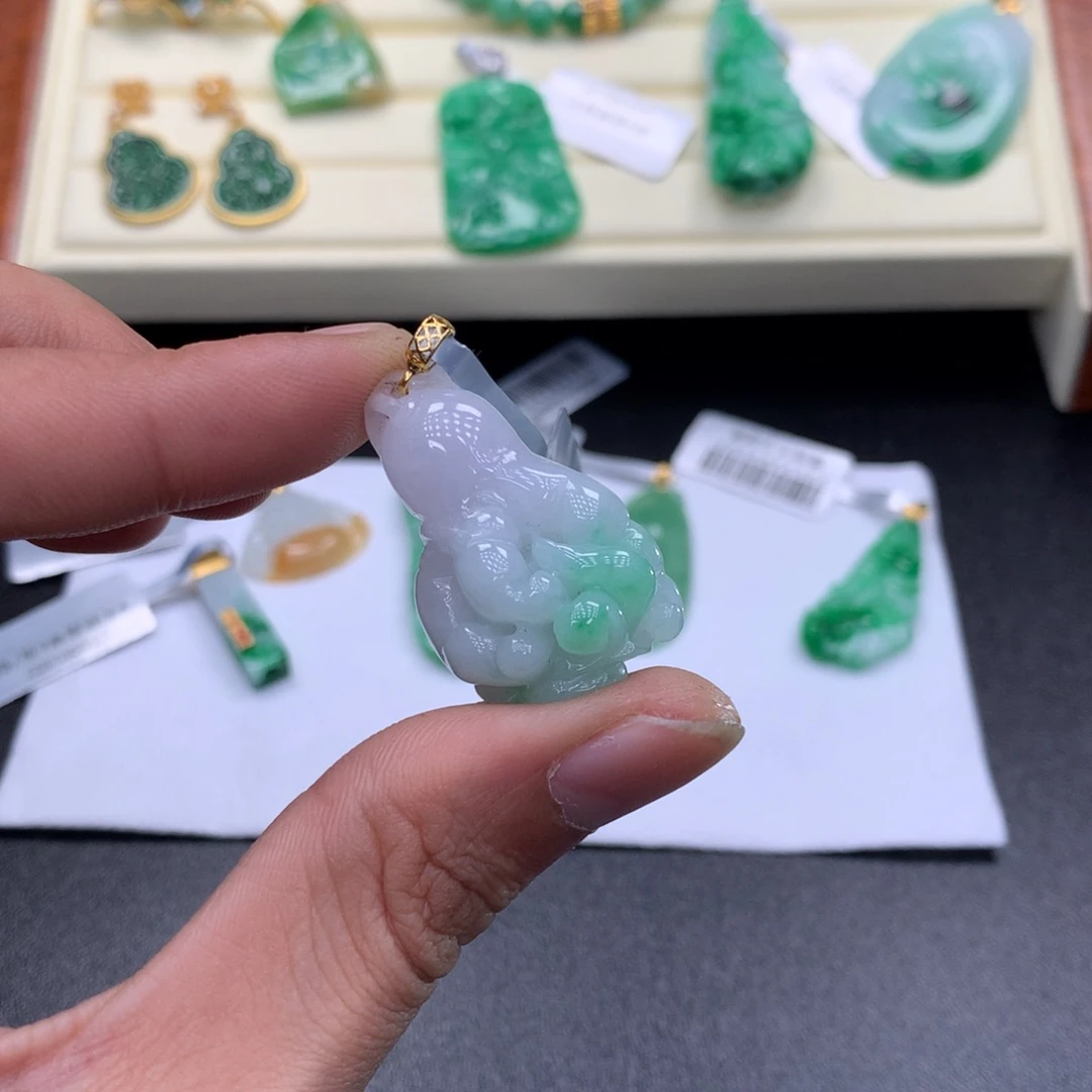 翡翠未镶嵌颈饰吊坠