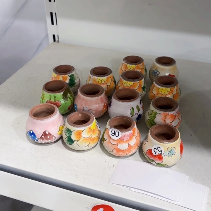 红陶14个，内口3高4.5左右