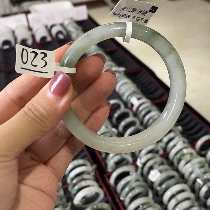 未镶嵌手镯石英岩玉