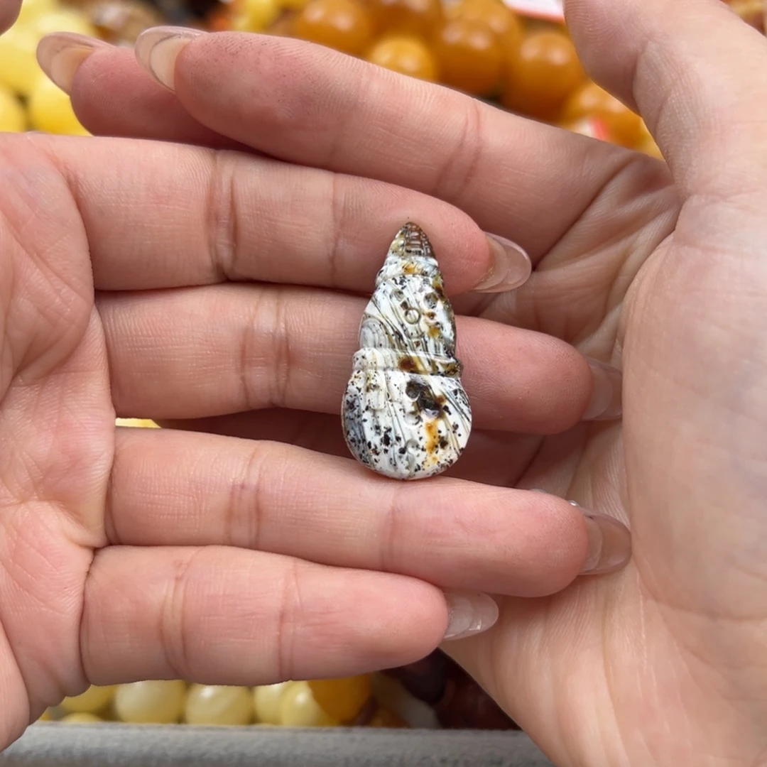 未镶嵌琥珀珠宝奇石