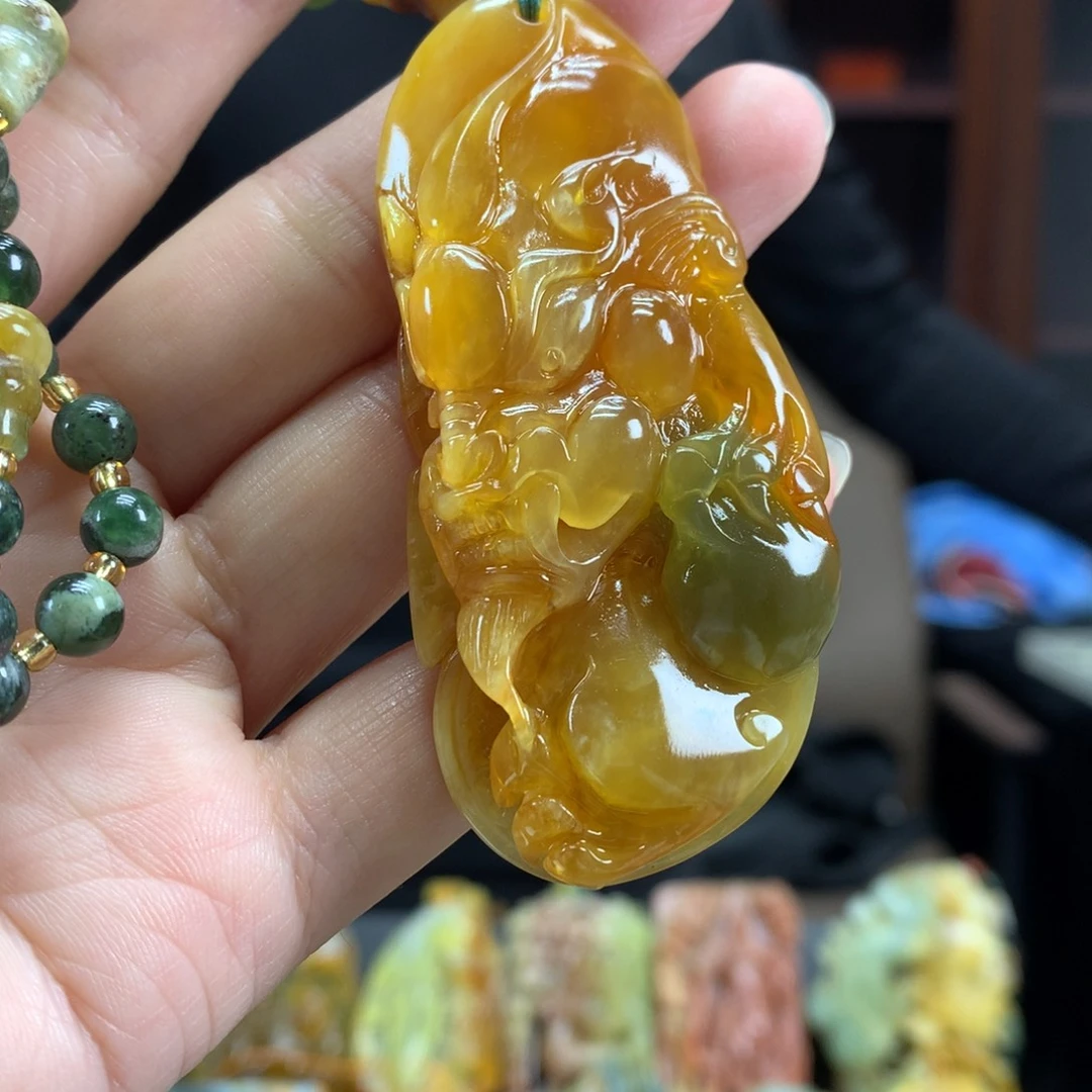 蛇纹石玉未镶嵌颈饰