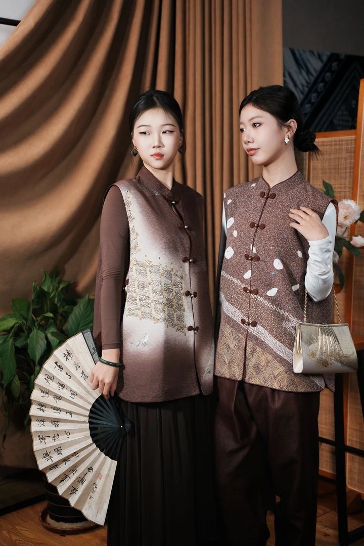 立领全牙边圆角摆五对棒棒糖盘扣马甲（日本正娟）成衣