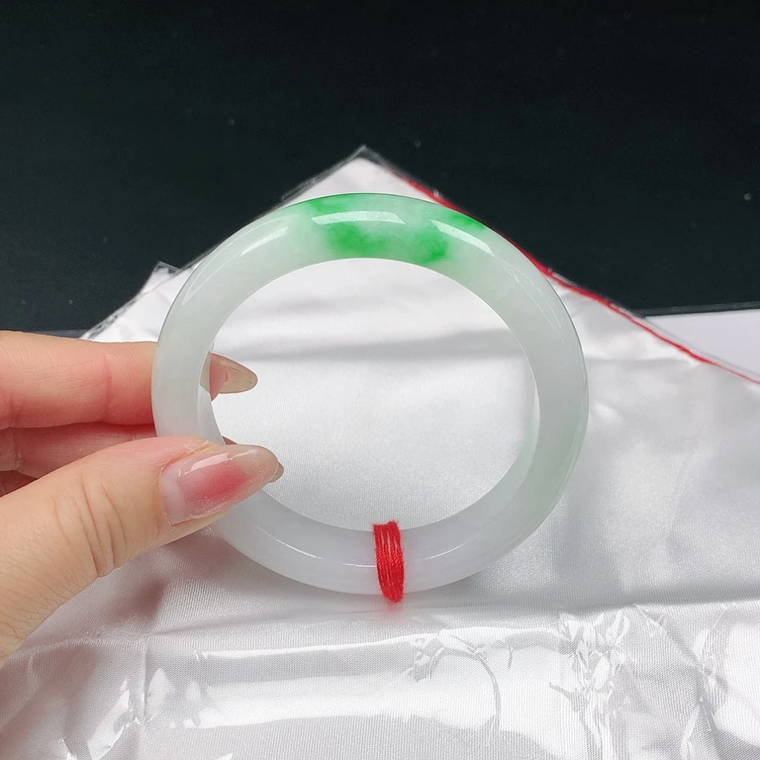 翡翠手镯未镶嵌翡翠096