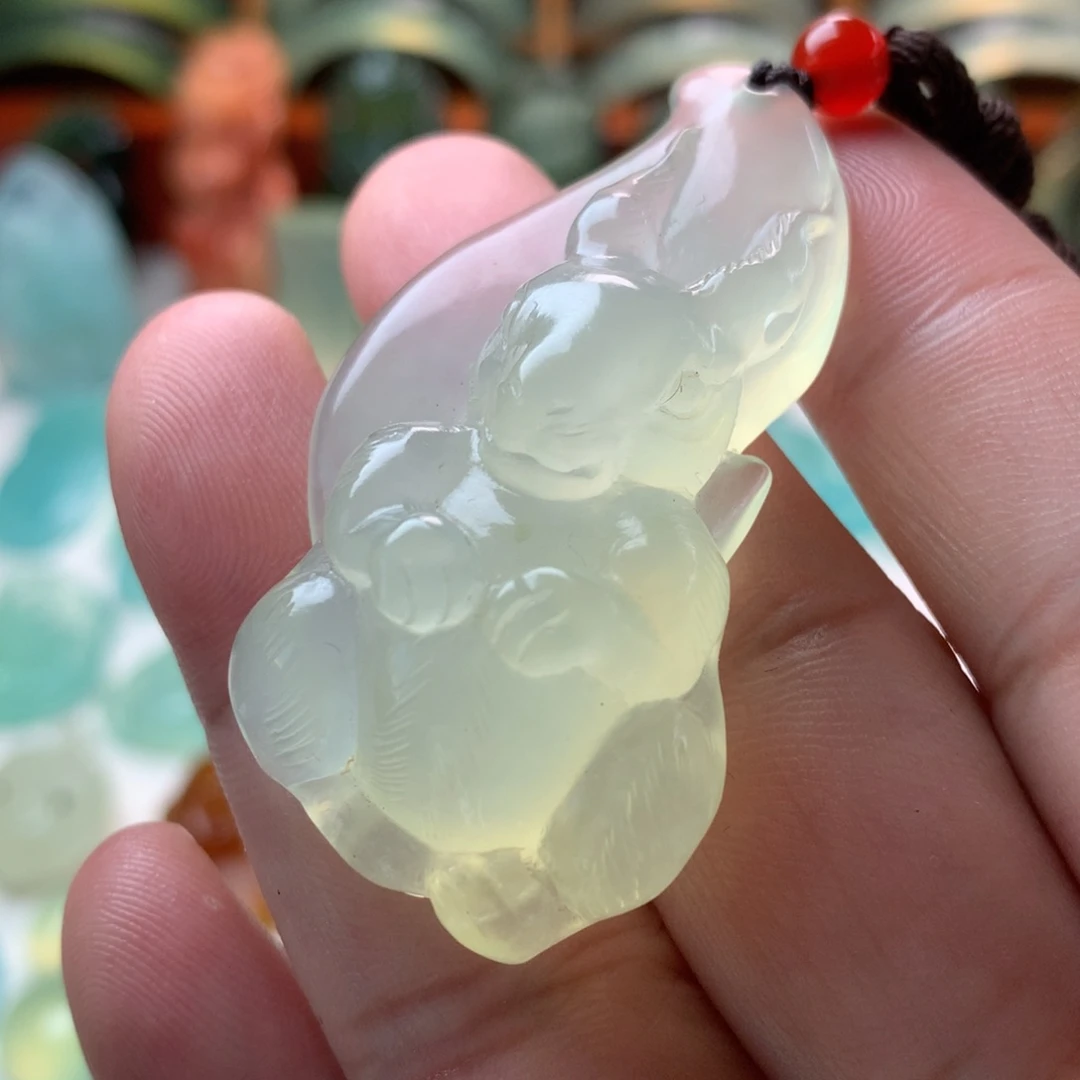 蛇纹石玉未镶嵌兔子吊坠