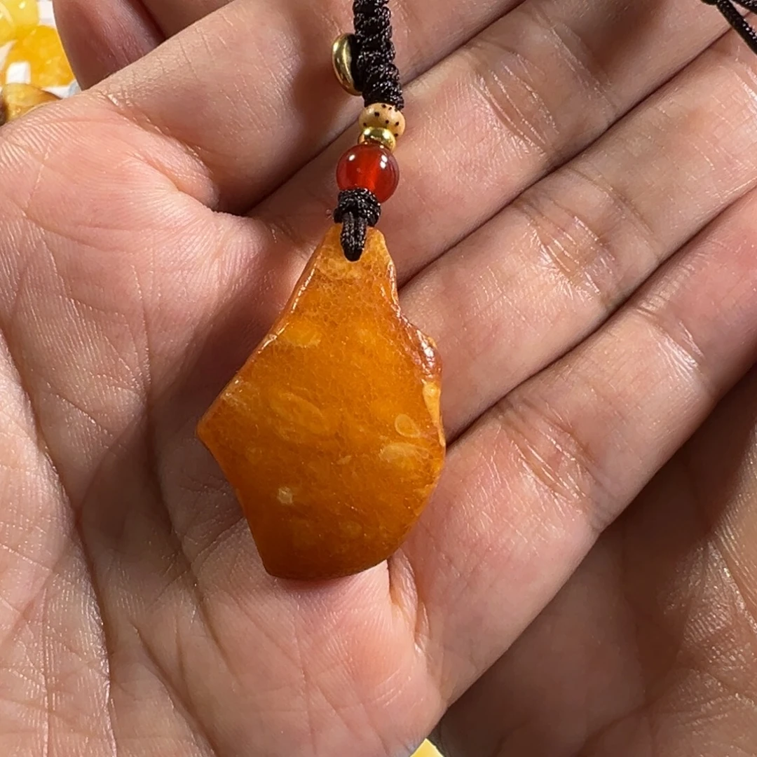 琥珀颈饰未镶嵌蜜蜡