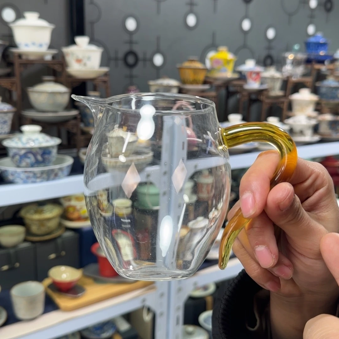 高温下的高温天气使人心情愉悦