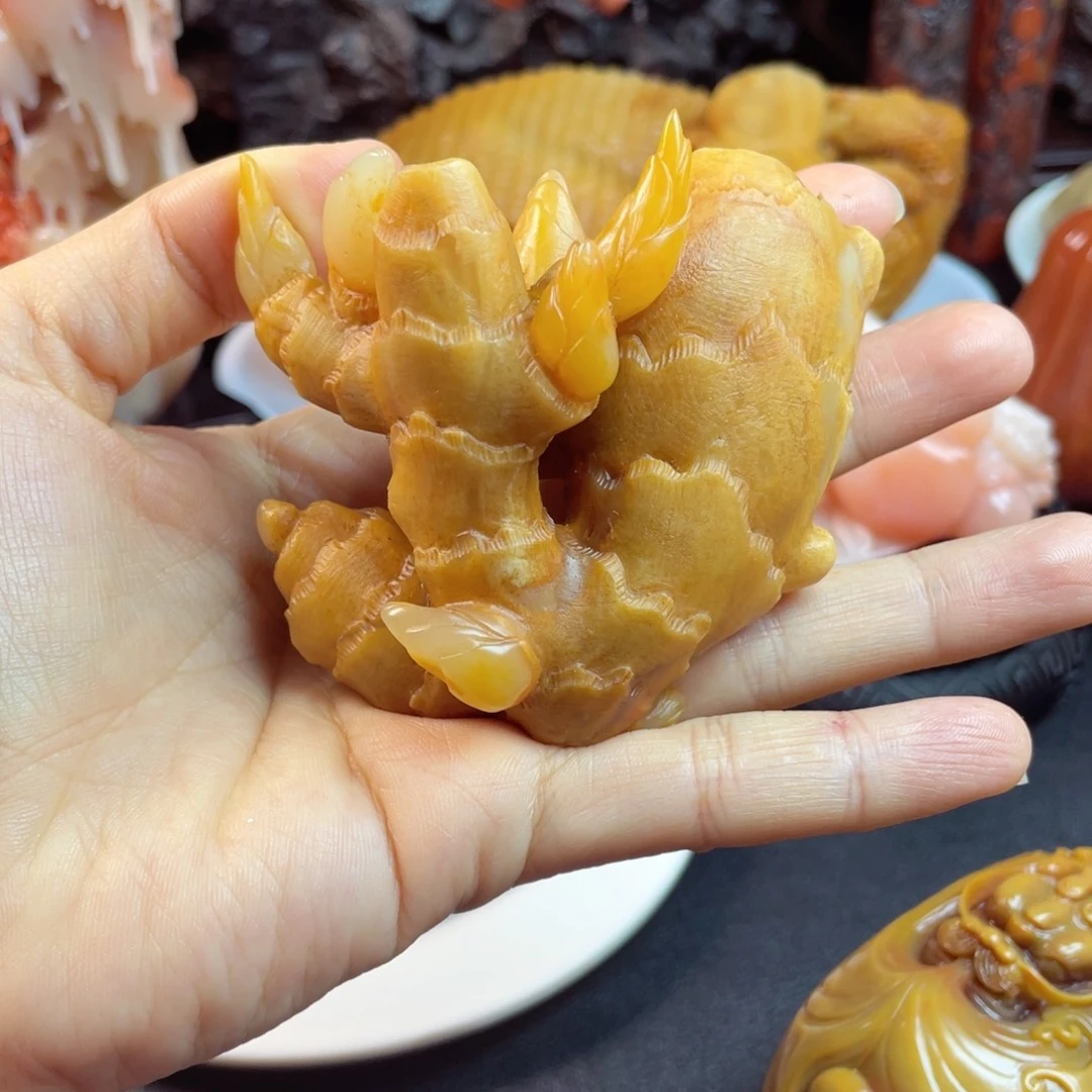 寿山石手艺人雕刻