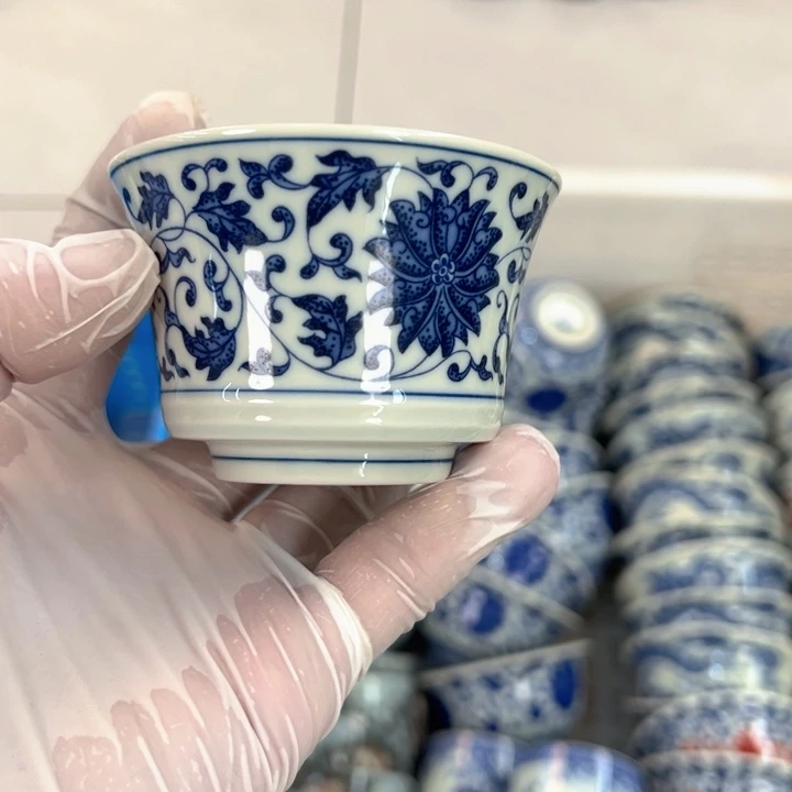 瓷片白青花缠枝莲马蹄主人杯全品