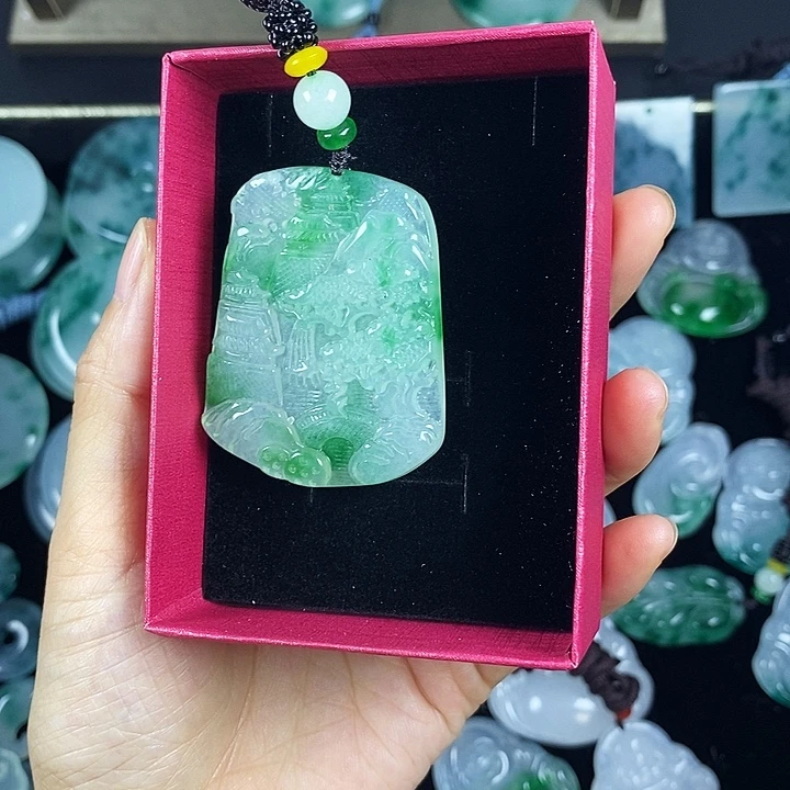小***祥翡翠未镶嵌颈饰吊坠