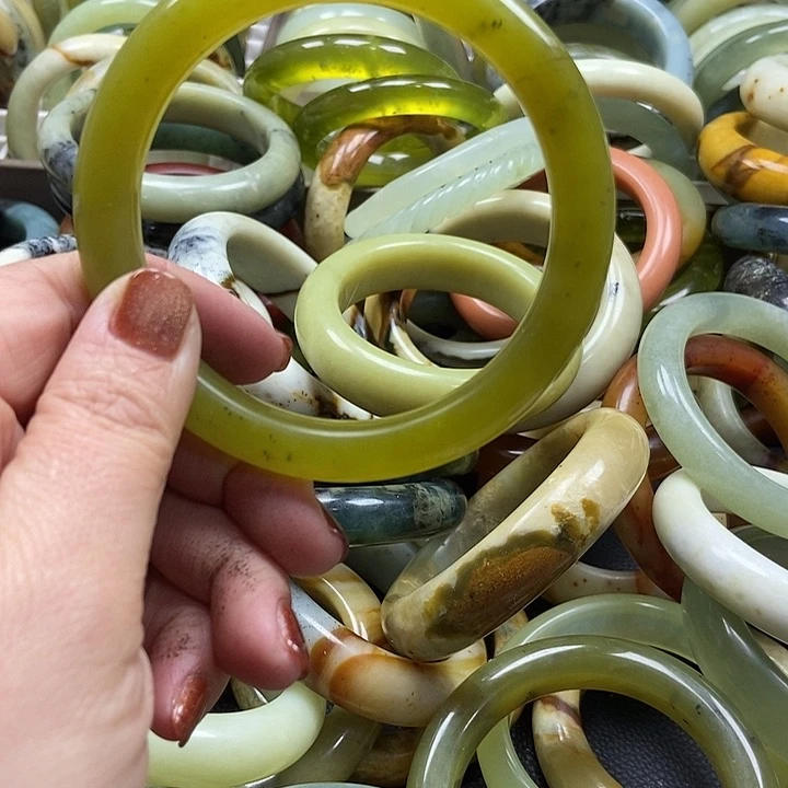 蛇纹石玉手镯未镶嵌侯*