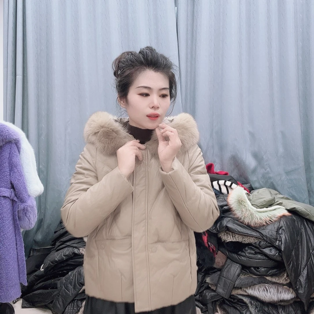 皮草搭配黑色西装和