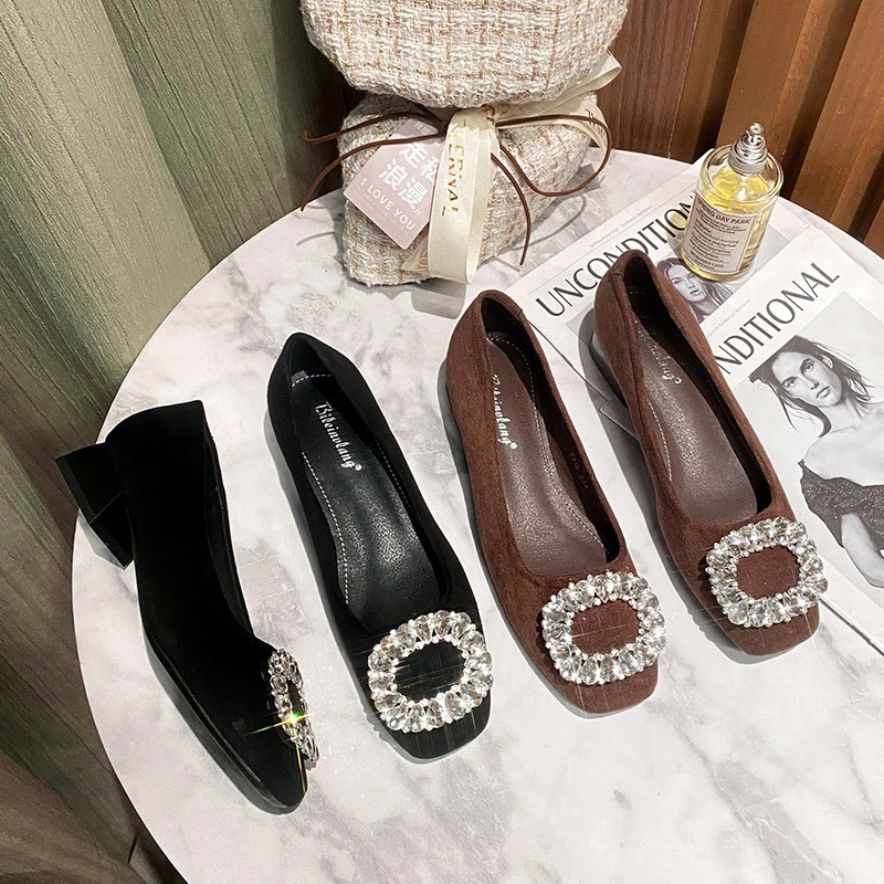 时尚通勤瞩目女鞋软底百搭气质低跟高跟轻便不磨脚潮流水钻点缀女