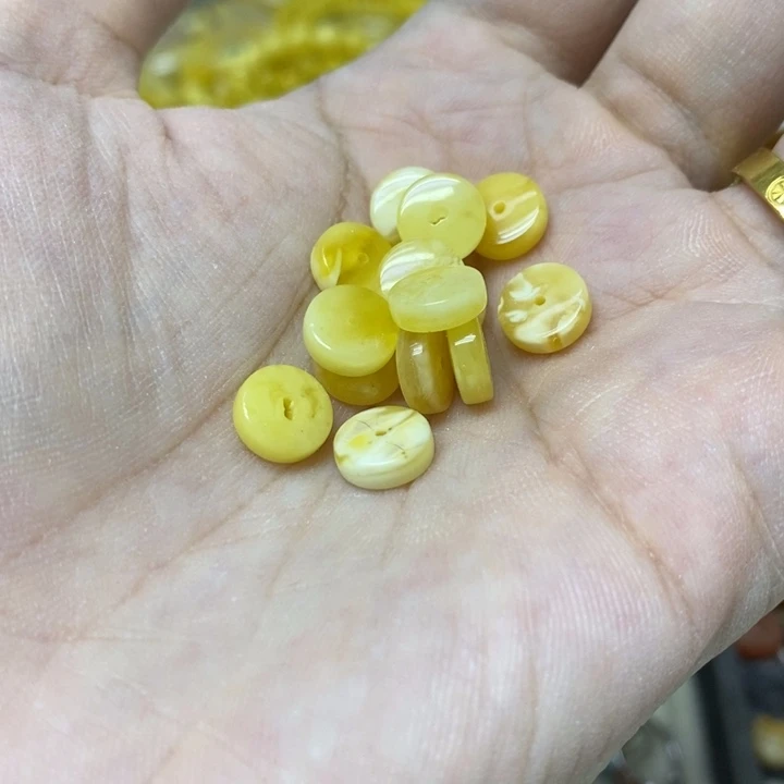 蜜蜡未镶嵌裸石吊坠