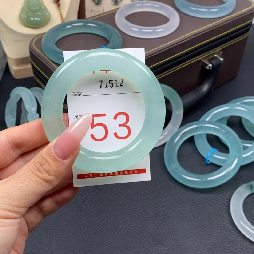 嘎***嘎石英质玉未镶嵌手镯