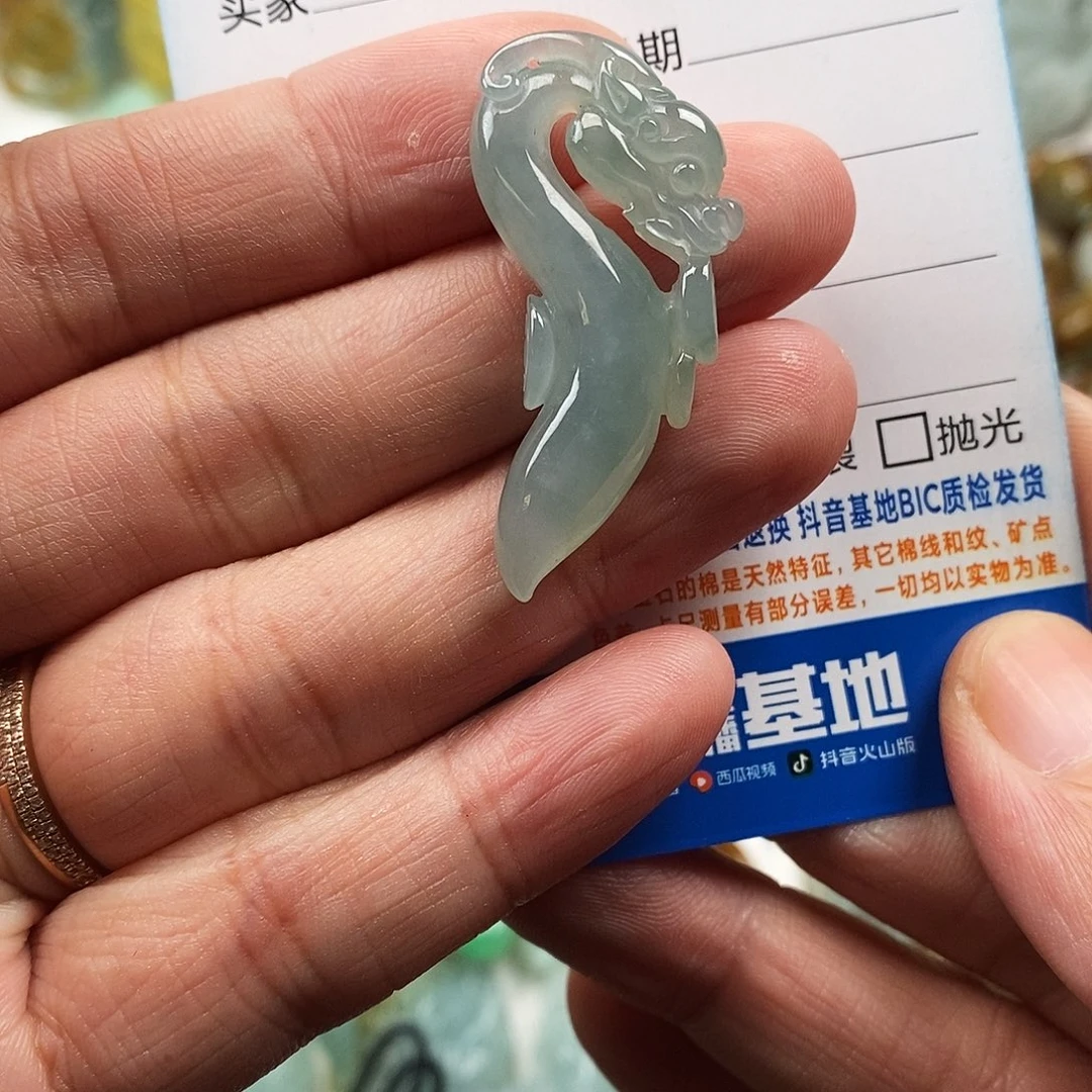 D***三翡翠未镶嵌颈饰龙勾