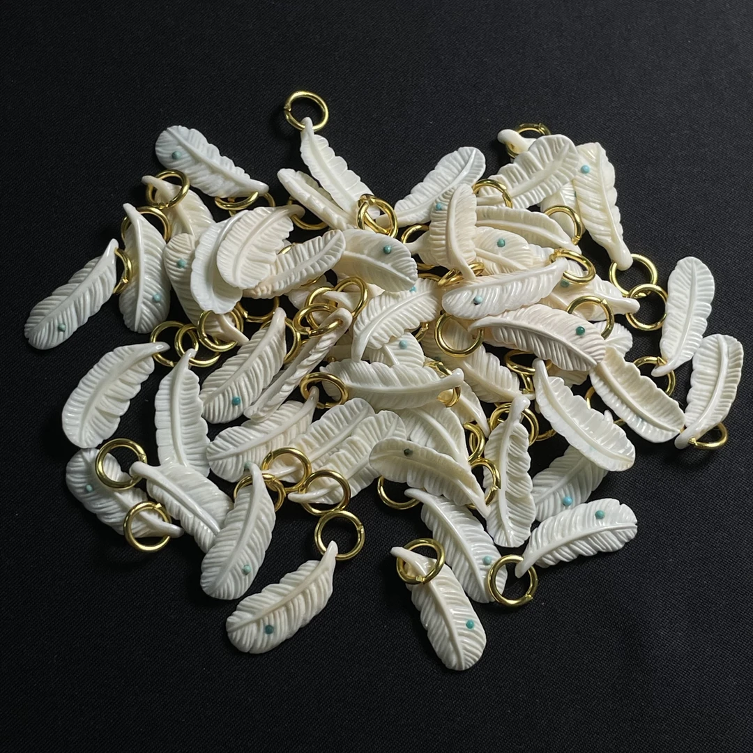 PB081 羽毛侧挂 约高度20*宽度7*厚度2mm 只做天然猛犸牙