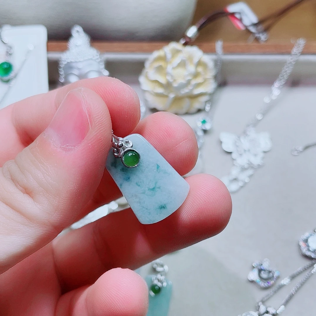 晴****吊坠925银锆石无事牌