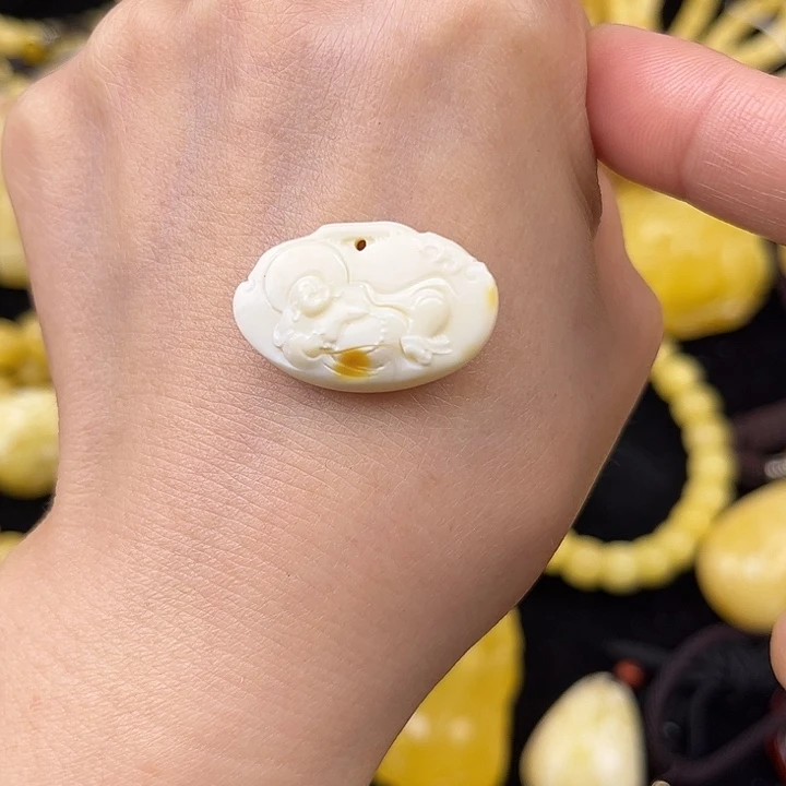 琥珀未镶嵌颈饰琥珀，