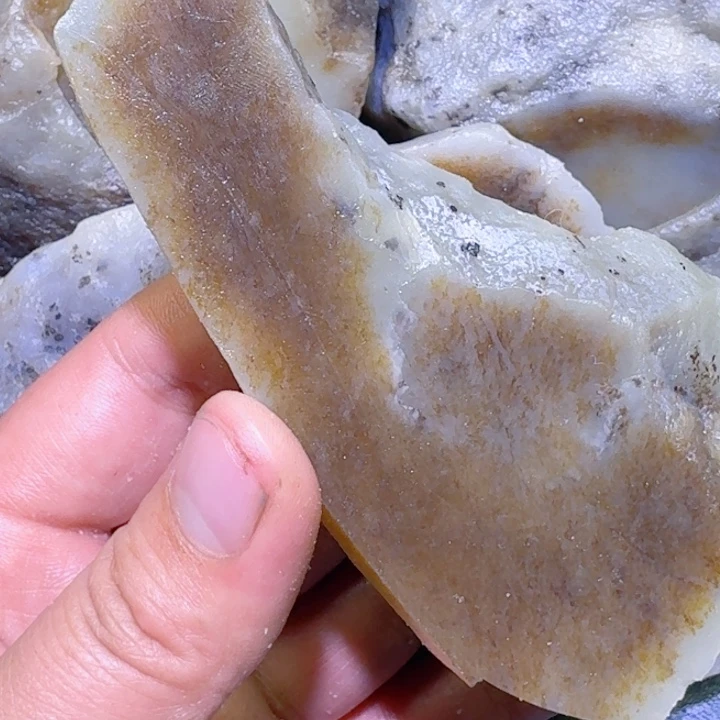 和田玉未镶嵌珠宝半成品