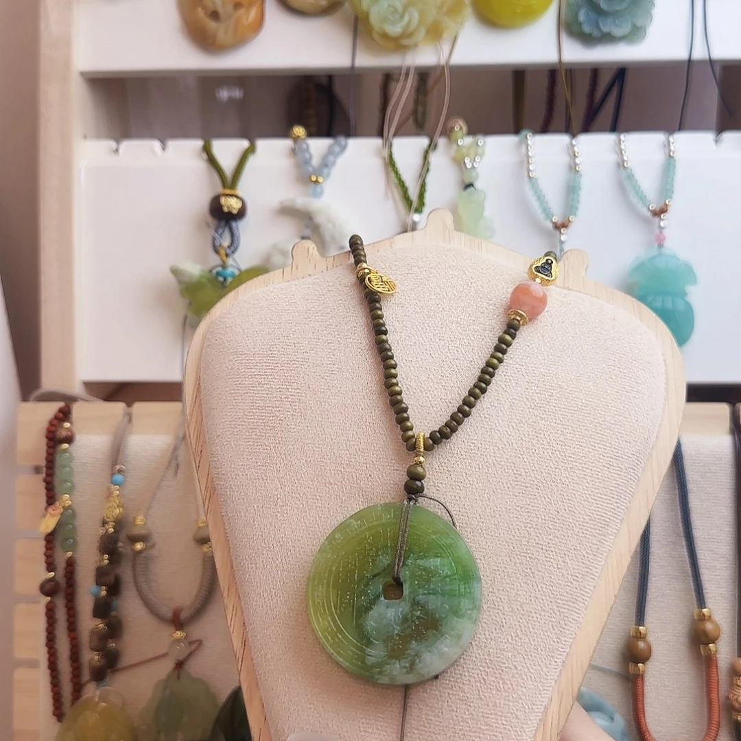 ****元蛇纹石玉合金颈饰