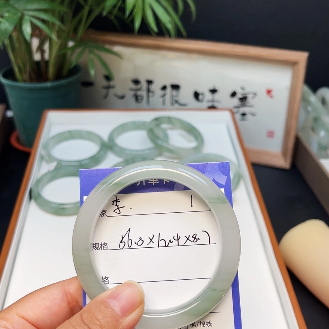 李***$石英质玉（金丝玉）未镶嵌手镯