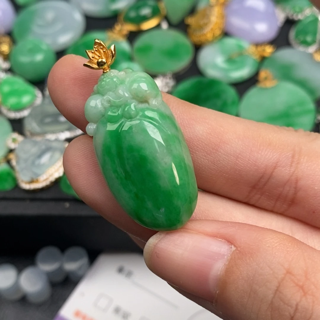 翡翠18K金镶嵌颈饰翡翠