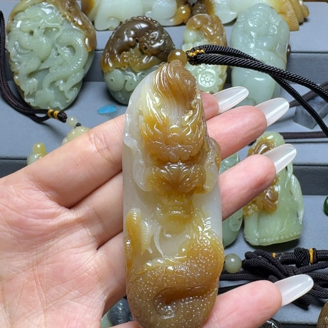 *****和田玉未镶嵌颈饰