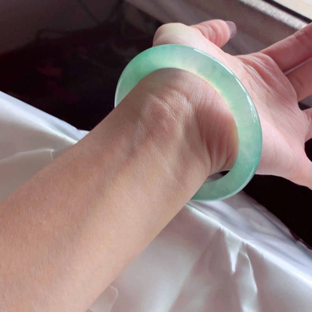 翡翠未镶嵌手镯53.5美人条 冰甜绿炸光 灵