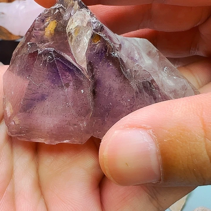 未镶嵌珠宝半成品水晶?**间
