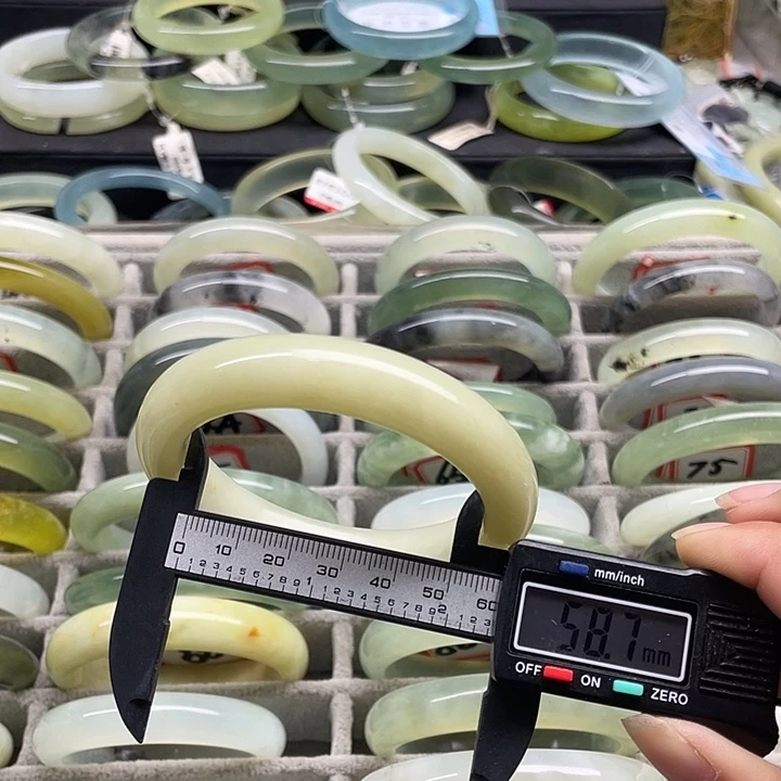 未镶嵌蛇纹石玉手镯78