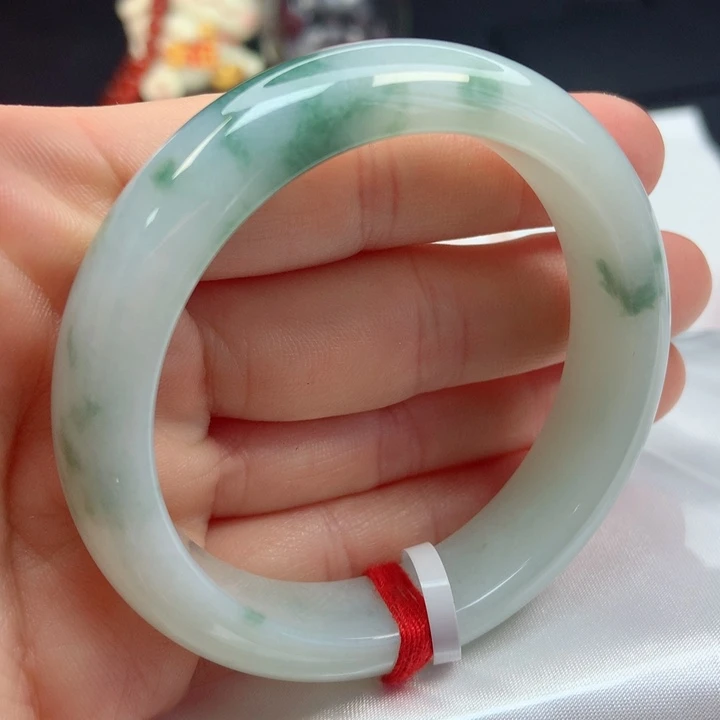 翡翠手镯未镶嵌53圈