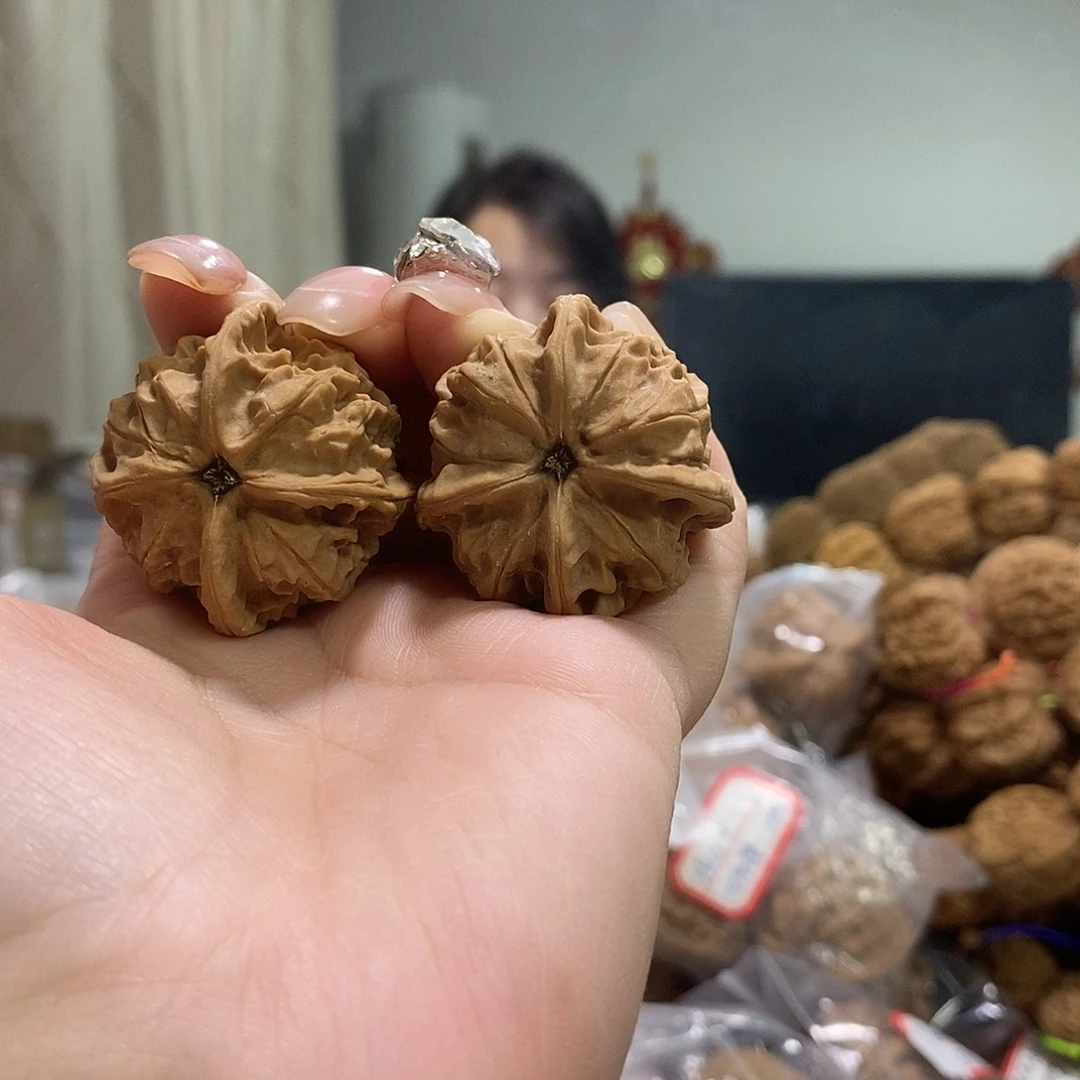 把件文玩核桃边35边37玉玺四棱有虫爬