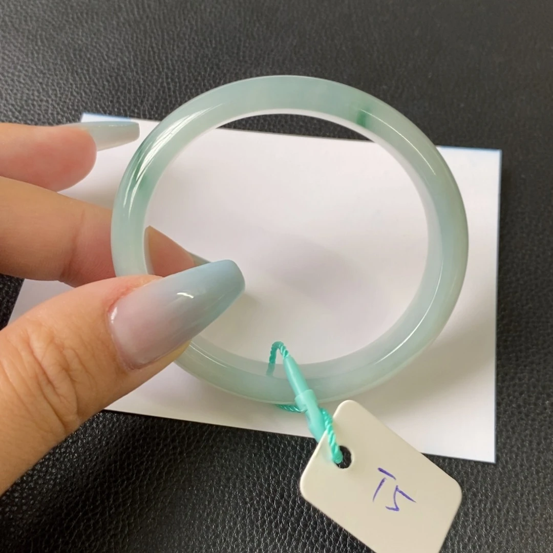 翡翠手镯未镶嵌55贵妃圈口