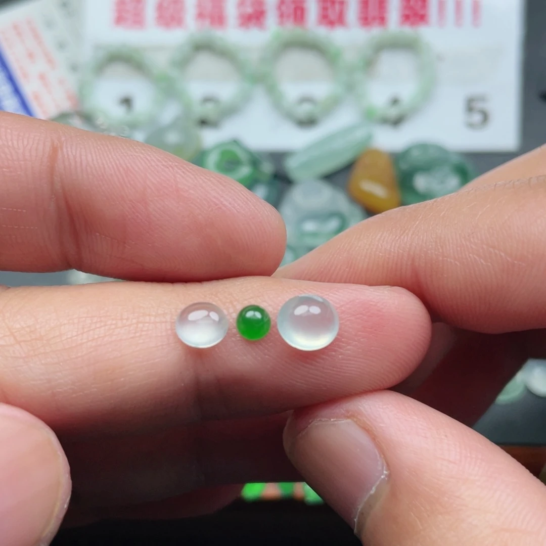 翡翠颈饰未镶嵌秃**记翡翠