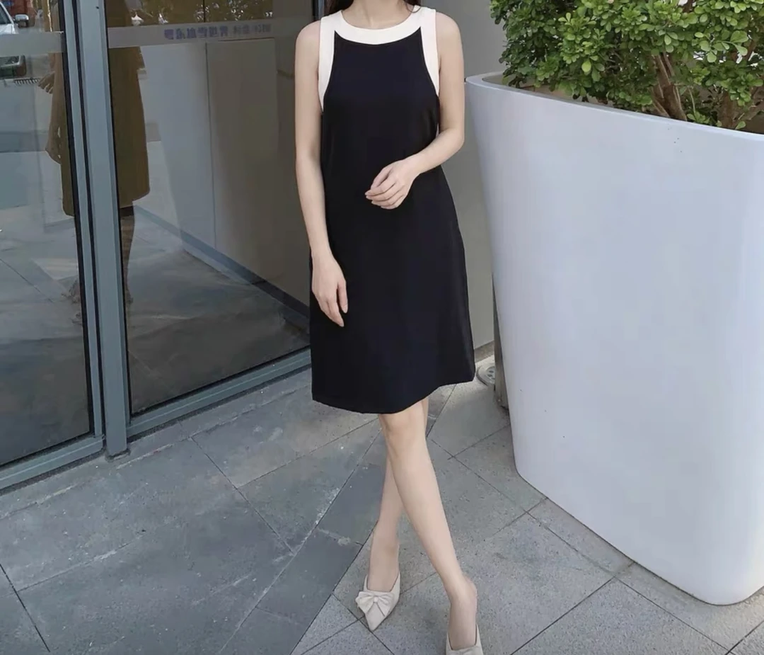 B7601 新款小个子显瘦赫本风高级感黑色无袖连衣裙