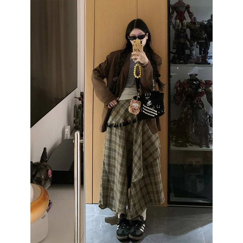 复古美拉德风穿搭麂皮西装外套女内搭打底衫不规则格纹裙三件套装